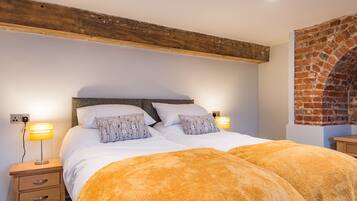 10 bedrooms, iron/ironing board, WiFi, bed sheets