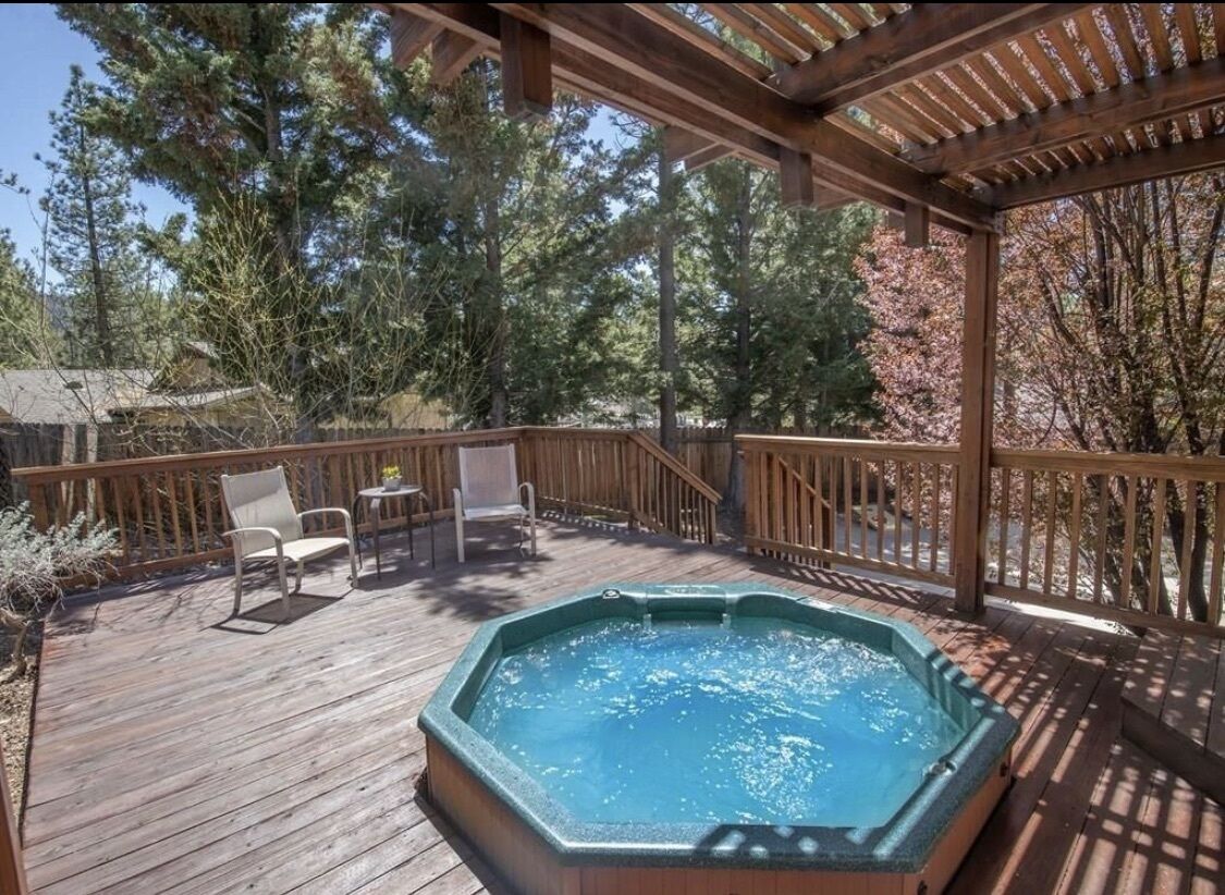 Wren's Hollow: Luxury Cabin in PRIME Big Bear Lake Location! 🐻