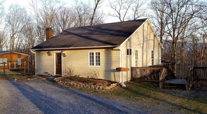 Exterior - A_mountain_mist (Luray)