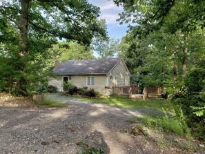 Exterior - A_mountain_mist (Luray)