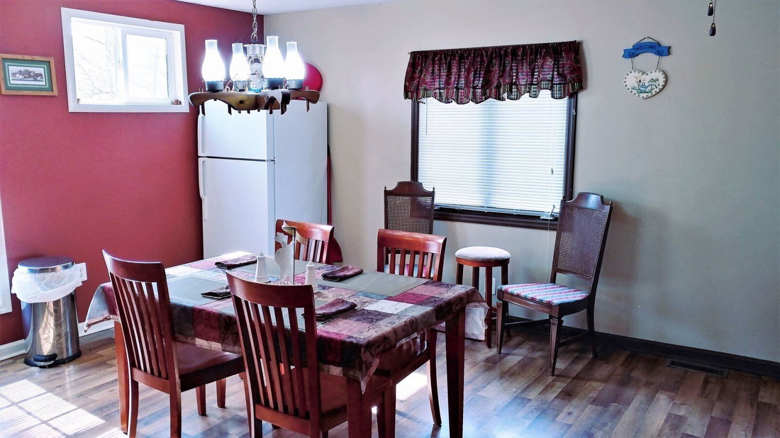 Tủ lạnh, lò vi sóng, bếp nấu, máy rửa bát 