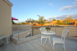 Presidential Studio Suite | Terrace/patio - Royal Hills Lodge and Spa (Thohoyandou)