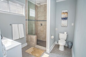 Apartment (1 Bedroom) | Bathroom