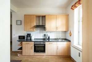 Kühlschrank, Mikrowelle, Ofen, Geschirrspüler