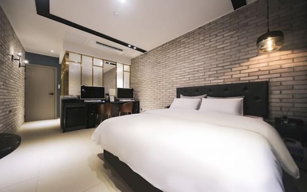 Deluxe Room | Blackout curtains, free WiFi - RIAN Hotel (Changwon)