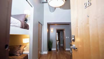 5 bedrooms, iron/ironing board, WiFi