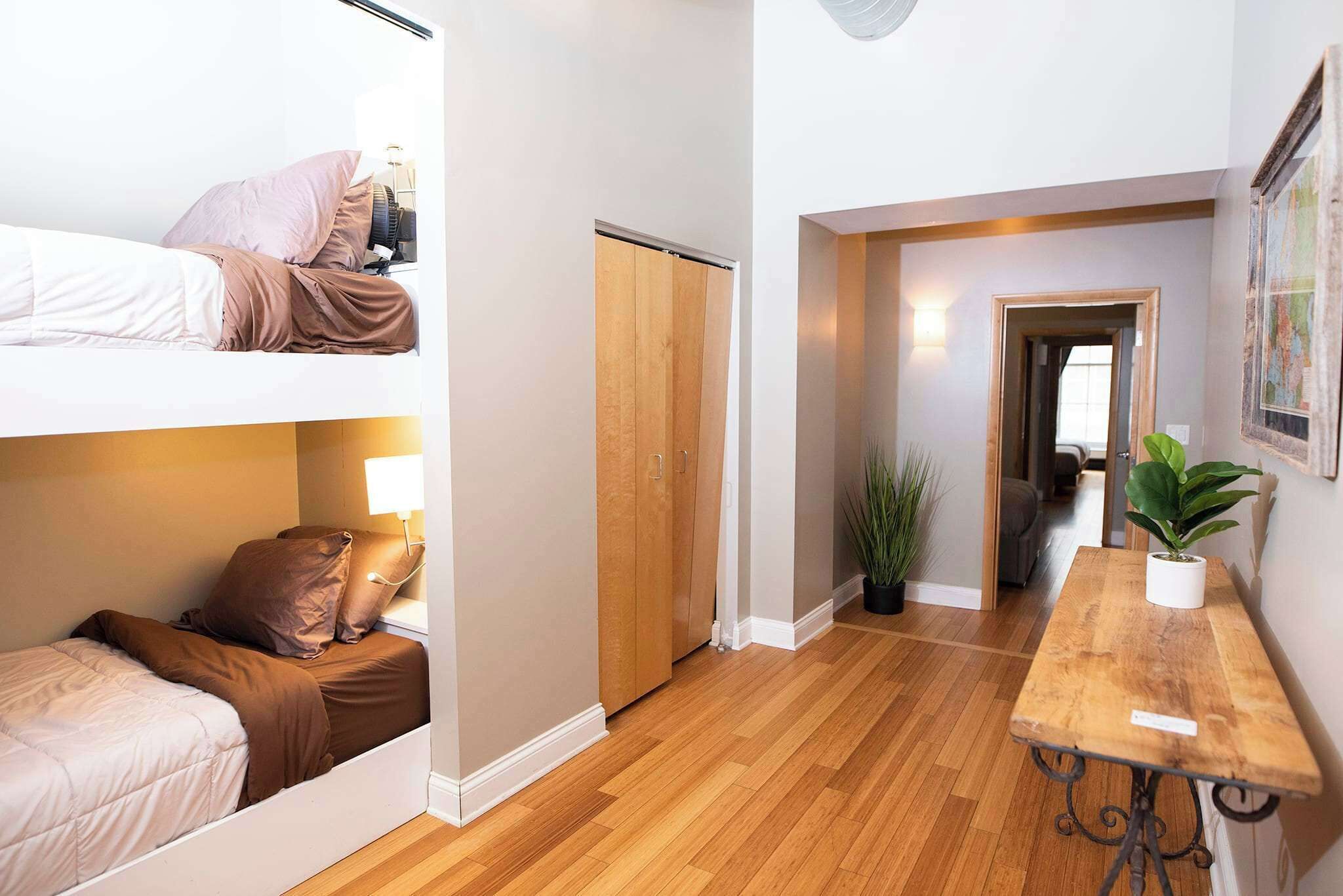 5 bedrooms, iron/ironing board, WiFi