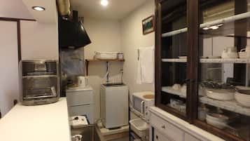Family Apartment, Non Smoking | Private kitchenette | Fridge, microwave, dishwasher, coffee/tea maker