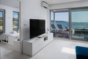 Lyxlägenhet - 3 sovrum - havsutsikt (N5) | Sängtillbehör av högsta kvalitet och värdeförvaringsskåp på rummet