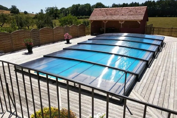 Piscine 5m x 10m strictement réservée aux locataires
