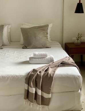 3 bedrooms, in-room safe, desk, soundproofing