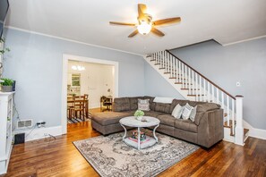 32-inch TV with cable channels - The Woodside Guest House II (Fayetteville)