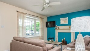 Living area - The Lexi Lodge (Hope Mills)
