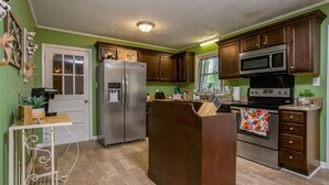 Private kitchen - The Lexi Lodge (Hope Mills)