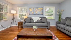 Living area - Mcallister Manor (Fayetteville)