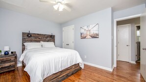 Room - Mcallister Manor (Fayetteville)