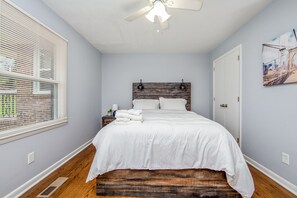 2 bedrooms, laptop workspace, iron/ironing board, internet