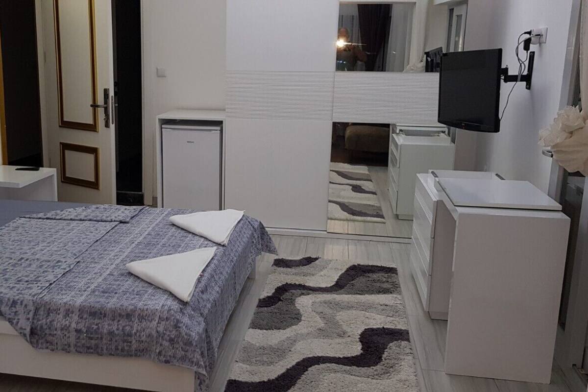 In-room safe, laptop workspace, soundproofing, free WiFi