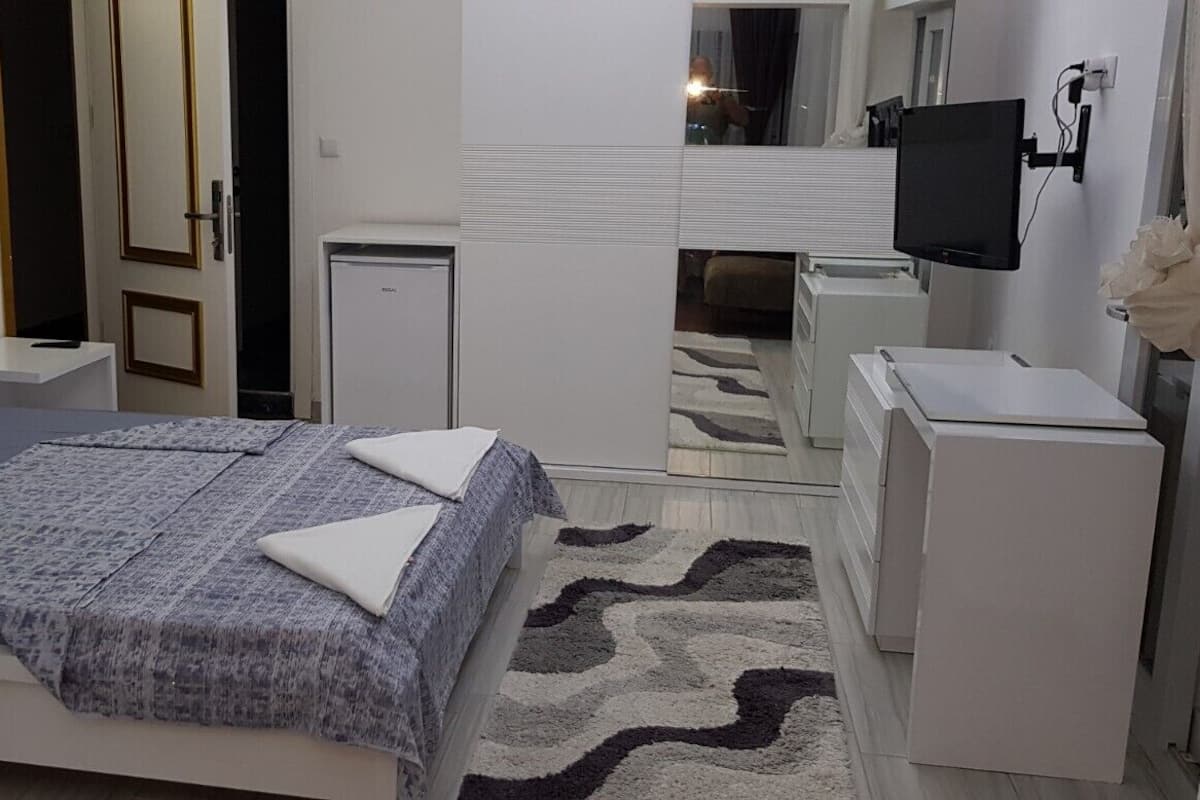 In-room safe, laptop workspace, soundproofing, free WiFi