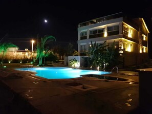 حمام سباحة
