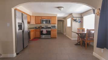 Microwave, oven, kompor, dan mesin pencuci piring