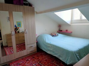 1 habitación, tabla de planchar con plancha y internet 