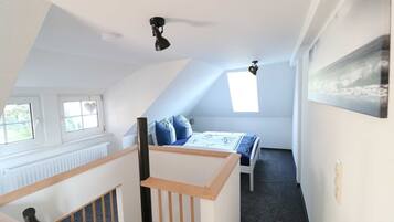 1 bedroom, bed sheets