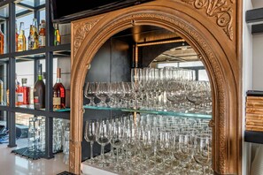 2 ravintolaa, joissa tarjoillaan aamiainen