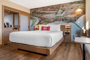 Premium bedding, in-room safe, individually decorated - Cambria Hotel Washington D.C. Navy Yard Riverfront (Washington)