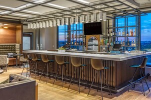 2 restaurants, breakfast served