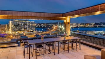 2 restauranter, frokost serveres