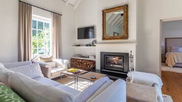 TV, fireplace, DVD player, stereo