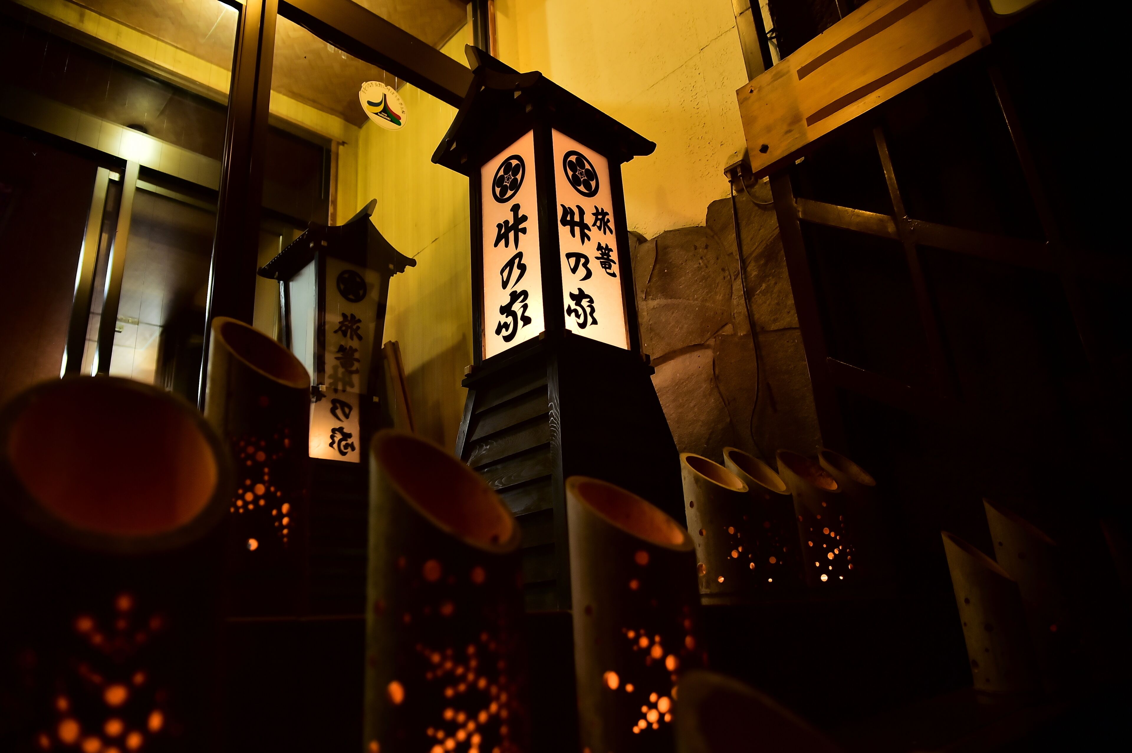 숙박 시설 정면 - 저녁/밤