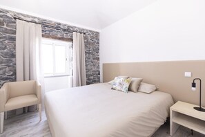 2 habitaciones, tabla de planchar con plancha, internet y ropa de cama 