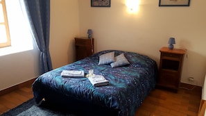 Quarto casal | Berços (sobretaxa), camas extras/dobráveis (sobretaxa)