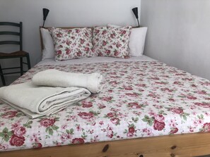 3 chambres, fer et planche à repasser, Wi-Fi, draps fournis