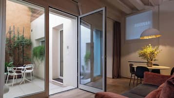 Appartamento Deluxe (Pozzobon) | Area soggiorno | TV a schermo piatto