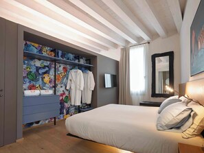 Exclusief appartement (Bomben) | Luxe beddengoed, donsdekens, Select Comfort-bedden, een minibar