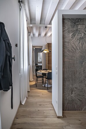 Apartamento Deluxe, 1 cama de matrimonio grande, vistas a la ciudad (Cancian) | Zona de estar | Una televisión de pantalla plana