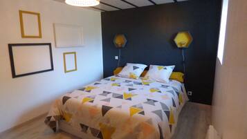 1 bedroom, bed sheets