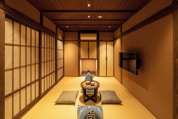 TAKE | 2 bedrooms, in-room safe, individually decorated, individually furnished