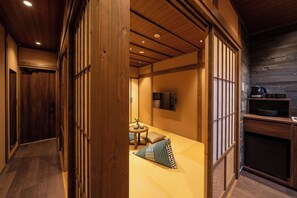 2 chambres, coffres-forts dans les chambres, décoration personnalisée