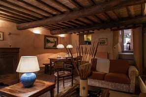 Smart-TV, Kamin, DVD-Player, Tischtennisplatte