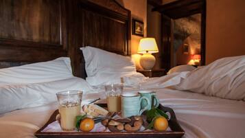 2 bedrooms, iron/ironing board, travel crib, WiFi