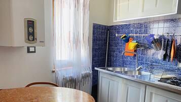 Réfrigérateur, four, plaque de cuisson