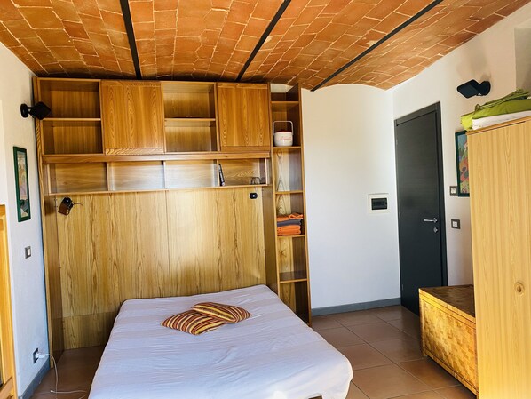 1 chambre, fer et planche à repasser, literie fournie