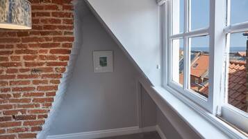 Cottage | 2 bedrooms, premium bedding, iron/ironing board, free WiFi