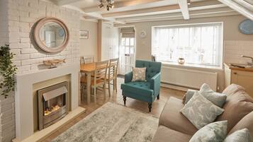 Cottage | Living area | 30-cm Smart TV with digital channels, TV
