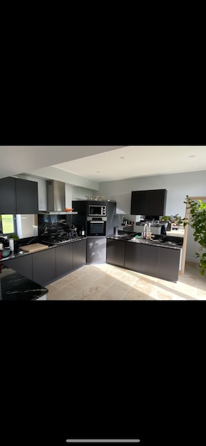 Coffee/tea maker, microwave, oven, stovetop
