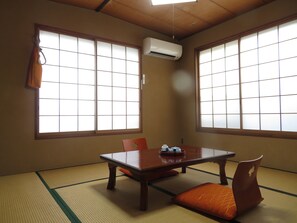 Deluxe Twin Room, Non Smoking | Minibar, desk, free WiFi - Myojokan Inn (Hakone)